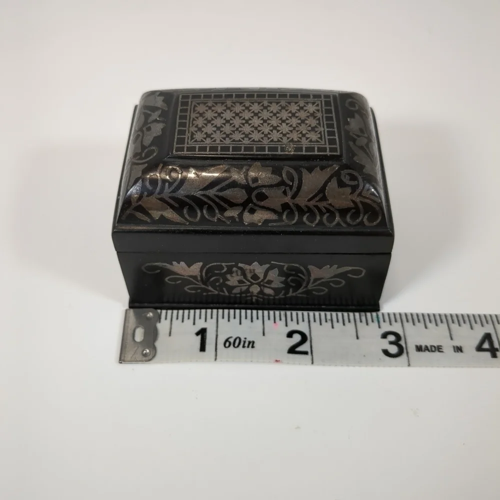 Bidri metal handcrafted floral silver inlay small trinket box